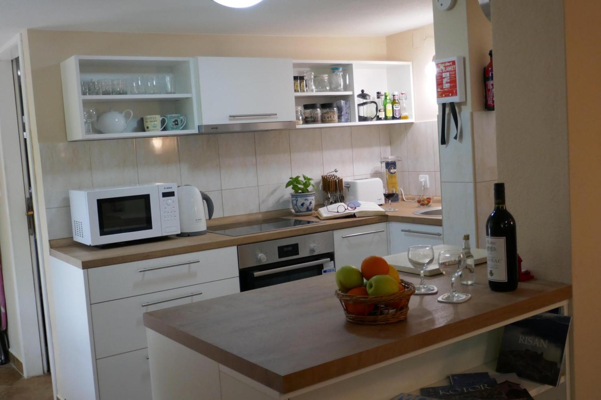 Ecohouse Risan Studio エクステリア 写真